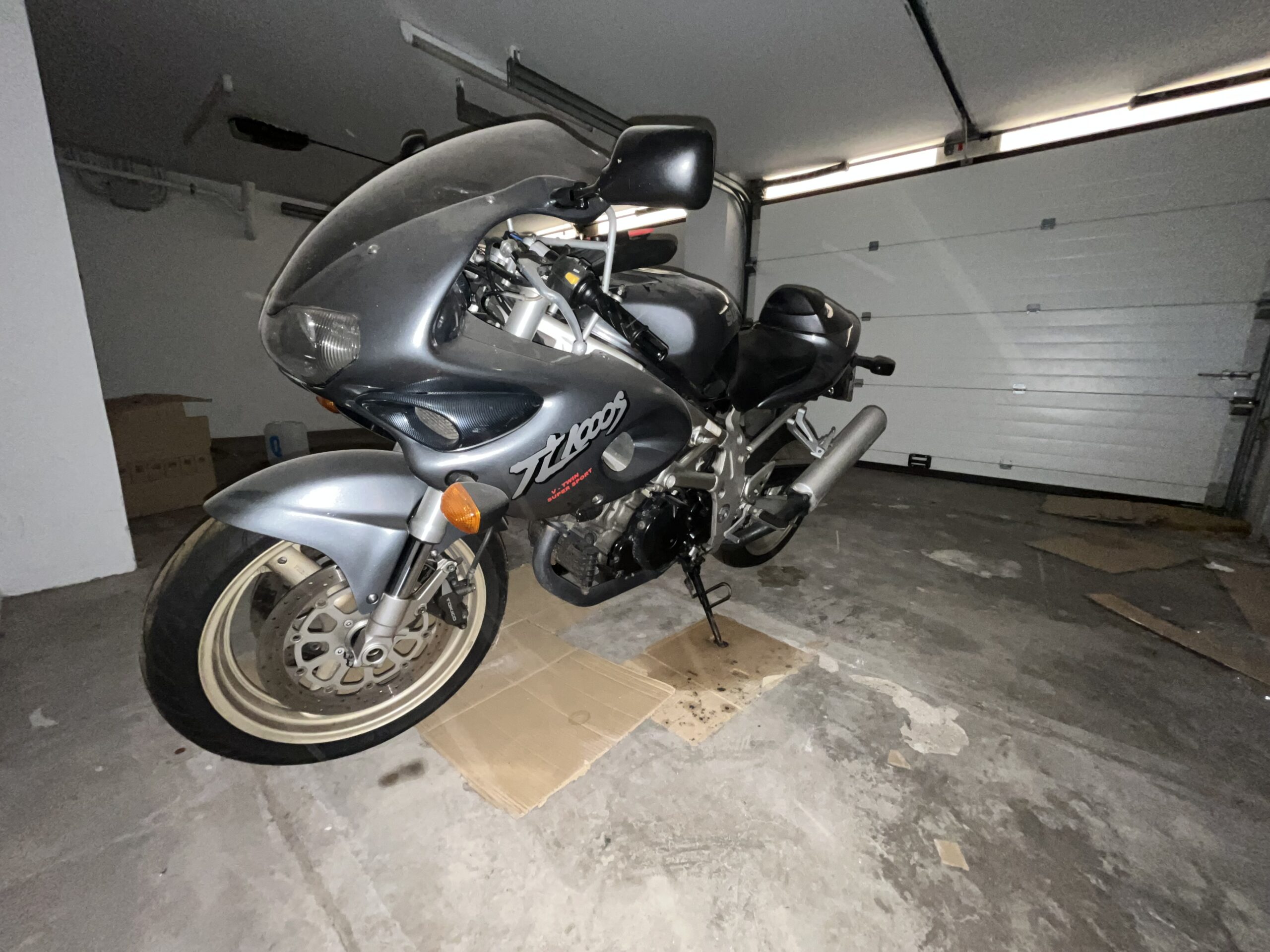 Motocicleta Suzuki TL 1000 SX